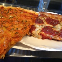 11/11/2012 tarihinde Ciji T.ziyaretçi tarafından Brooklyn Boyz Pizza'de çekilen fotoğraf