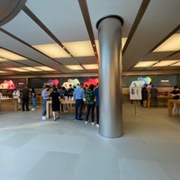 Photo taken at Apple Pudong by Carlos on 9/29/2021