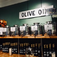 Photo prise au Saratoga Olive Oil Co par Jenna B. le11/11/2017