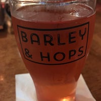 Foto tomada en Barley And Hops Grill &amp;amp; Microbrewery  por Heather M. el 8/18/2019