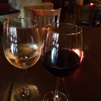 3/26/2015에 Roger M.님이 Jake&amp;#39;s on 6th Wine Bar에서 찍은 사진