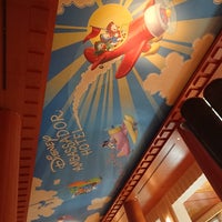 Photo taken at Disney Ambassador Hotel by セミトレーリングアーム@fuckin&amp;#39;Russia
🤜🤜🤜🇷🇺🔫🔫🔫p(՞ةڼq)ロシアを許さないマン🇯🇵🤝🇺🇦 　. on 5/4/2024