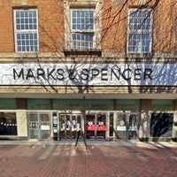 Foto diambil di Marks &amp;amp; Spencer oleh Atti L. pada 2/26/2021