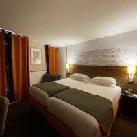 Foto diambil di Holiday Inn Paris - Montmartre oleh Atti L. pada 8/6/2022