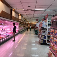 Photo taken at Foodland by Chaiyaphum S. on 9/21/2019