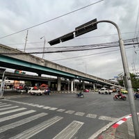 Photo taken at Sutthisan Intersection Overpass by Chaiyaphum S. on 4/2/2022