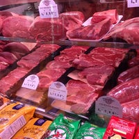11/9/2013에 @AstoriaHaiku님이 International Meat Market에서 찍은 사진