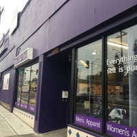 Foto tirada no(a) The Purple Store por Dan T. em 9/15/2016
