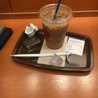 Photo taken at Caffe Veloce by まきょう す. on 5/12/2018