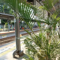 Photo taken at Stasiun Cawang by Oki Prama B. on 3/17/2022