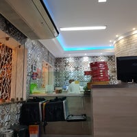 Photo taken at Pitoresca Pizzaria by Sibely N. K. on 3/5/2018