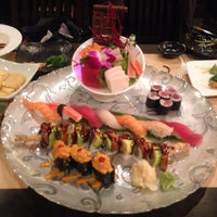 Foto tirada no(a) Sushi Oishii por Samantha E. em 12/25/2013