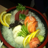 Foto tirada no(a) Sushi Oishii por Samantha E. em 3/22/2013