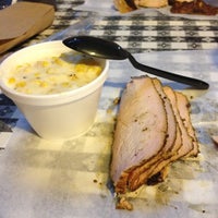10/6/2012 tarihinde Valerie A.ziyaretçi tarafından Texas BBQ House'de çekilen fotoğraf