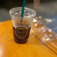 Photo taken at Tully&amp;#39;s Coffee by Kawakichi on 9/27/2021