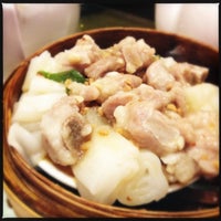 Photo taken at Asian Jewels Seafood Restaurant 敦城海鲜酒家 by Terri K. on 4/13/2013