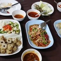 Photo taken at หนองคายป้าสุ (เสนาฯ) อาหารเวียดนาม by Thitaporn C. on 12/23/2015