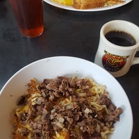 Photo taken at Waffle House by S W. on 8/4/2017