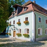 Foto diambil di Gaststätte Röhrl - das älteste Wirtshaus der Welt oleh Gaststätte Röhrl - das älteste Wirtshaus der Welt pada 5/28/2015