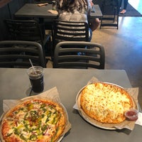 Снимок сделан в Pieology Pizzeria пользователем Sean F. 5/11/2019
