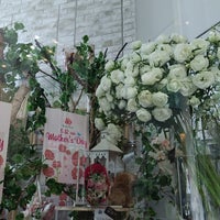 Photo taken at Floral Design Kate Rose by かゆ on 4/20/2024