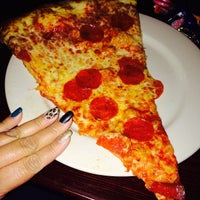 รูปภาพถ่ายที่ Russo&#39;s New York Pizzeria โดย Nashely L. เมื่อ 12/30/2013