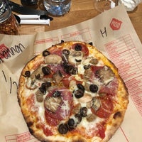 Foto tirada no(a) Mod Pizza por Shannon L. em 3/9/2018
