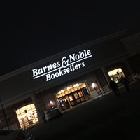 Photo taken at Barnes &amp;amp; Noble by Caj C. on 11/25/2017
