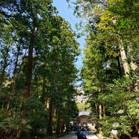 Photo taken at Yahiko Shrine by わこ♨️ on 4/13/2024