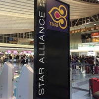 Photo taken at Thai Airways Check-in Counter by さくぞう on 9/22/2017