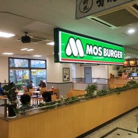 Photo taken at MOS Burger by Carlnjpn G. on 4/7/2018