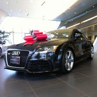 Das Foto wurde bei Audi Wilsonville von I A. am 12/11/2012 aufgenommen