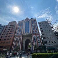 Photo taken at 慶応義塾大学 三田キャンパス東館 by Mitsu N. on 8/13/2020