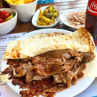 รูปภาพถ่ายที่ Tatar Salim Döner Lokantası โดย Leo A. เมื่อ 9/5/2015