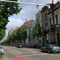 Photo taken at Avenue de la Couronne / Kroonlaan by Mootez on 4/30/2022