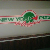 Das Foto wurde bei New York Pizza von aalt s. am 12/2/2012 aufgenommen