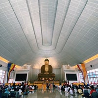 Photo taken at Kong Meng San Phor Kark See Monastery (光明山普觉禅寺 Bright Hill Temple) by Ivan on 5/15/2022