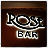 Foto tomada en Rose Bar Lounge  por Devan L. el 10/11/2012