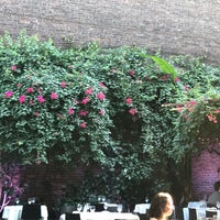 Foto tirada no(a) Revel Restaurant and Garden por Senta G. em 6/12/2017