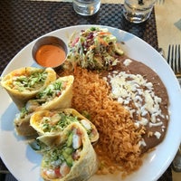 Снимок сделан в Luna Modern Mexican Kitchen пользователем Mark L. 7/18/2016