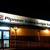 Foto diambil di Pioneer Valley Indoor Karting oleh Yoko P. pada 2/6/2013
