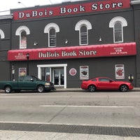 รูปภาพถ่ายที่ DuBois Book Store โดย Arjun C. เมื่อ 3/30/2018