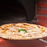 รูปภาพถ่ายที่ &amp;quot;Pizza Please&amp;quot; โดย &amp;quot;Pizza Please&amp;quot; เมื่อ 6/10/2015