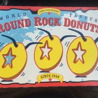 Das Foto wurde bei Round Rock Donuts von Raúl H. am 9/3/2016 aufgenommen