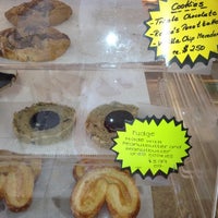 Das Foto wurde bei A Taste Of Germany Bakery &amp;amp; Deli von Shira S. am 10/14/2012 aufgenommen