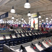 SKECHERS Warehouse Outlet 13