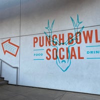 Foto scattata a Punch Bowl Social da Brad W. il 9/9/2021