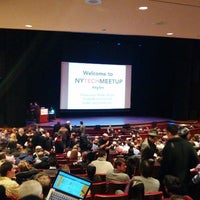 รูปภาพถ่ายที่ NYC Tech Meetup โดย michael a. เมื่อ 1/8/2014