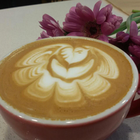 8/3/2015 tarihinde Andrew B.ziyaretçi tarafından Cafeina'de çekilen fotoğraf