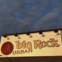 6/5/2015 tarihinde Big Rock Urban Brewery &amp;amp; Eateryziyaretçi tarafından Big Rock Urban Brewery &amp;amp; Eatery'de çekilen fotoğraf